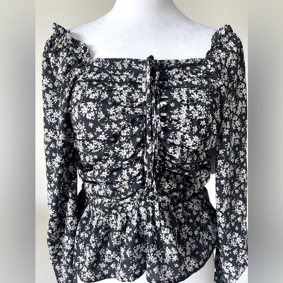 Vigoss NWOT Gray, Black and White Flower Print Long Sleeve Blouse Size Small - Picture 4 of 7